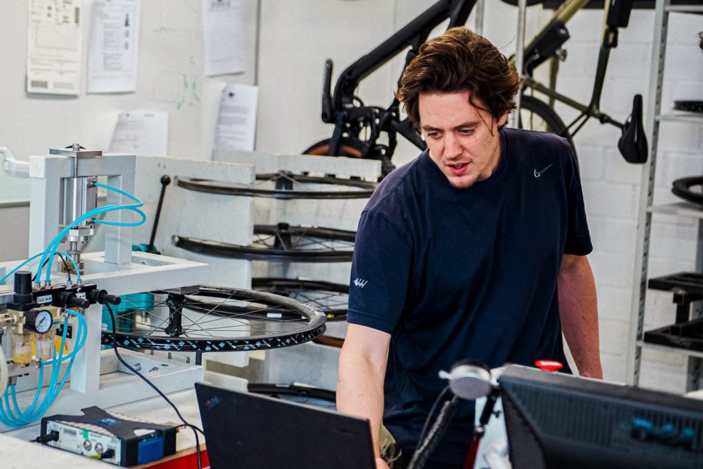 Radiate startet „Digital Bike Lab“ für schnellere FEM-Simulationen