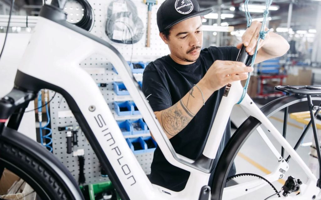 Simplon geht nach Rumänien und baut Stellen in Hard ab